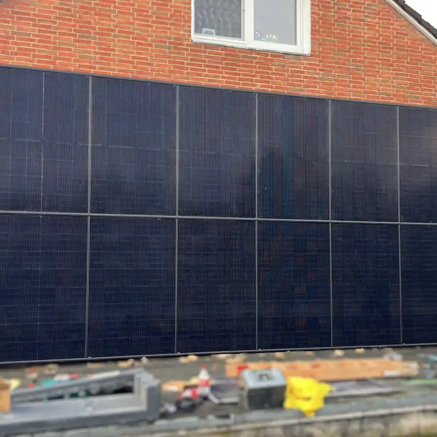 WandPV Premium verdecktes Montagesystem vertikal Komplettset für 4 PV-Module