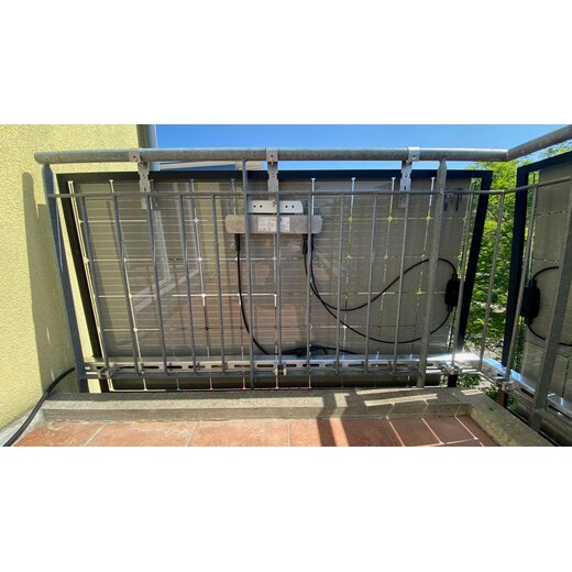 PV-Halterung für Gitter-Balkon mit senkrechten runden Handgriffen (Typ R) - Set für 1 Modul