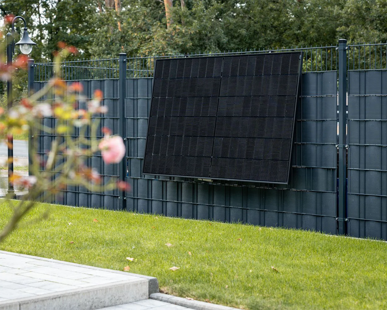 ZaunPV Flexx Montagepaket für 1 PV-Modul 10-20 Grad anwinkelbar Stahl Schwarz pulverbeschichtet