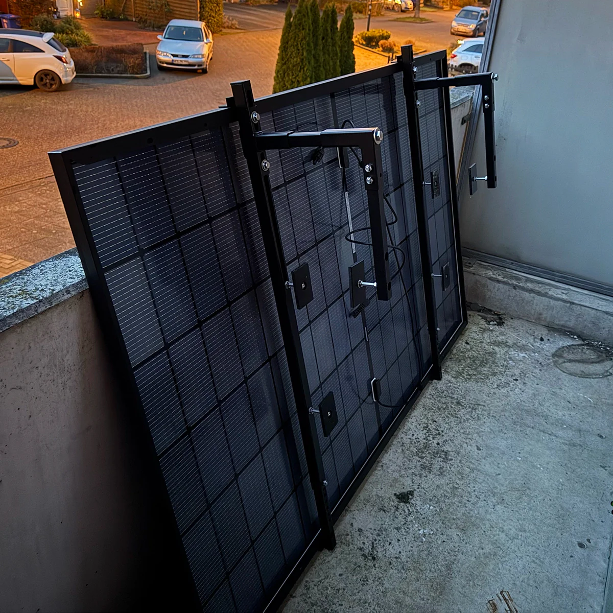 Halterung C1020V2 für Betonbalkone mit 100–200 mm Mauerstärke für 3 PV-Module inkl. Absturzsicherung