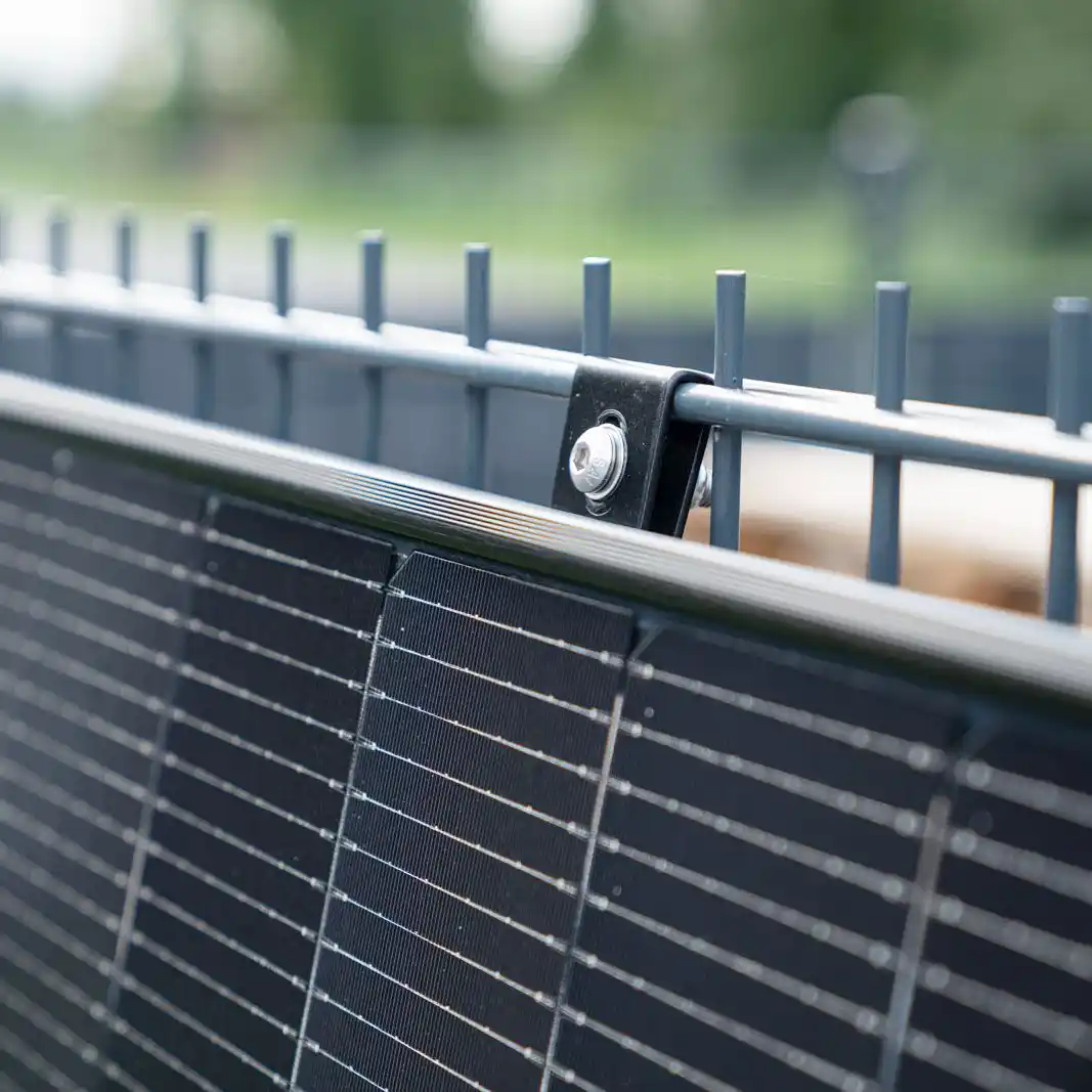 ZaunPV Flexx Montagepaket für 4 PV-Module 10-20 Grad anwinkelbar Stahl Schwarz pulverbeschichtet