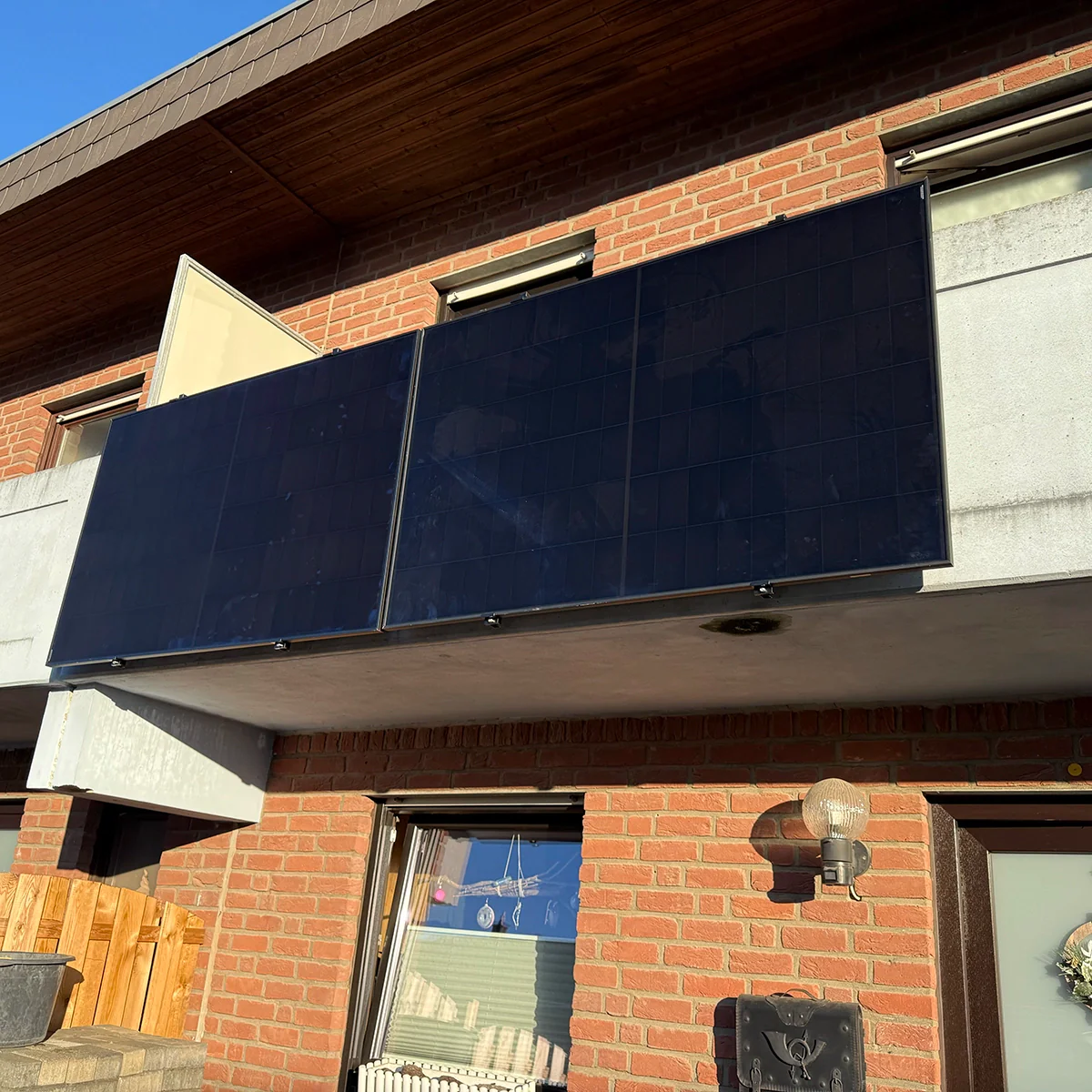 Halterung C1020V2 für Betonbalkone mit 100–200 mm Mauerstärke für 4 PV-Module inkl. Absturzsicherung