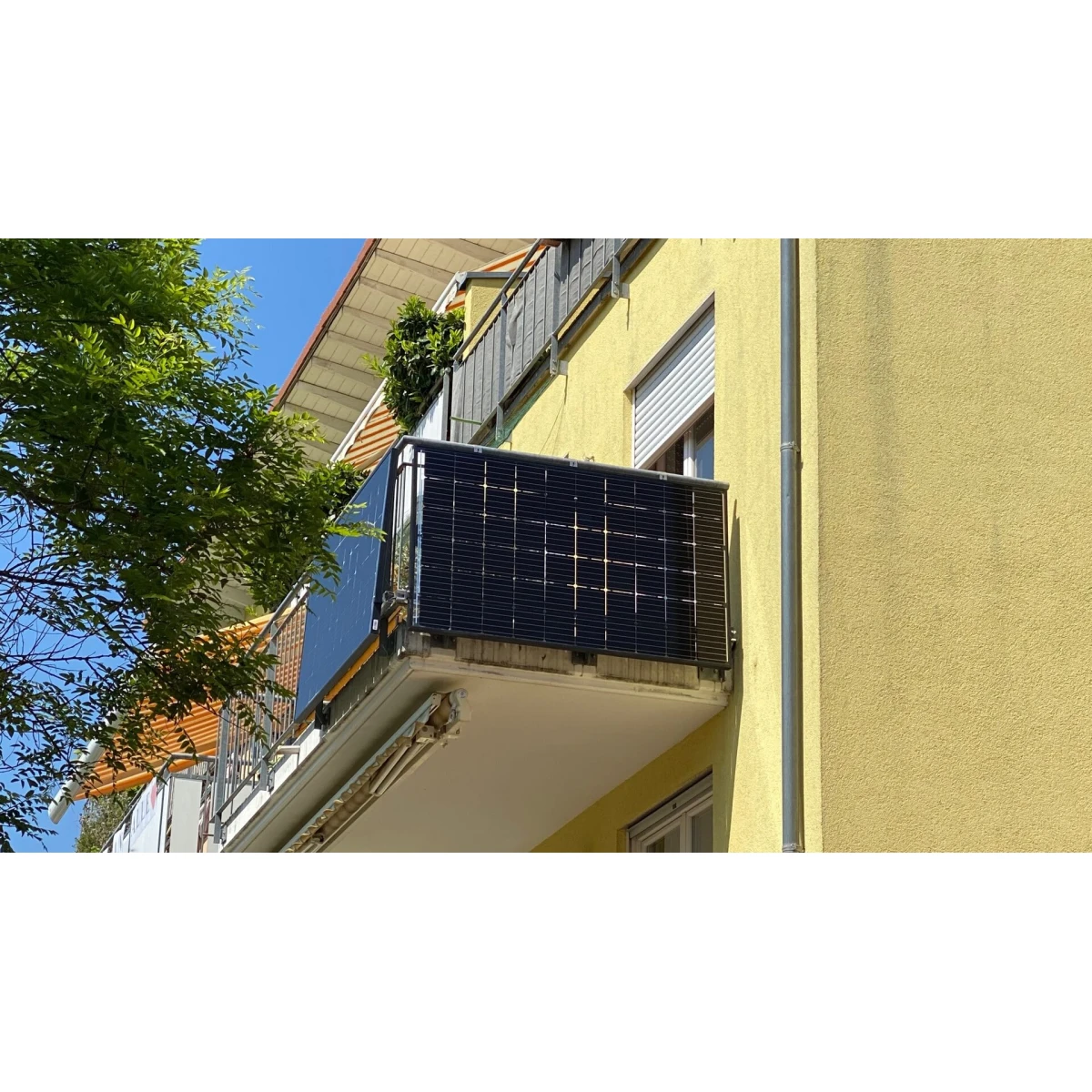 PV-Halterung für Gitter-Balkon mit senkrechten eckigen Handgriffen (Typ E) Set für 4 Module