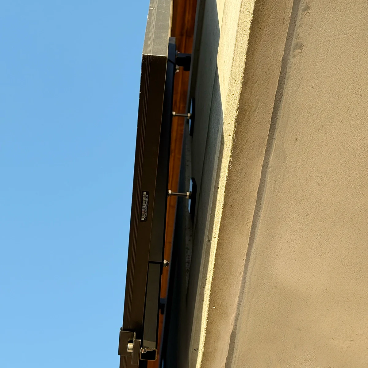 Halterung C1020V2 für Betonbalkone mit 100–200 mm Mauerstärke für 4 PV-Module inkl. Absturzsicherung